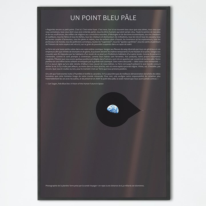 Un Point Bleu Pâle (En Français)